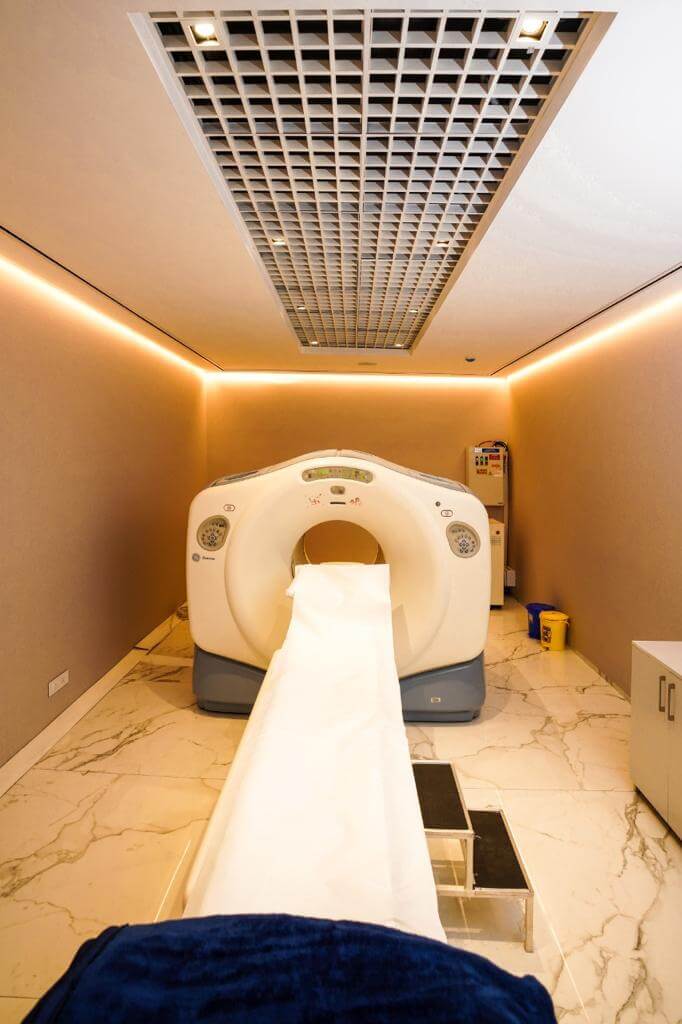 High-precision radiology workstation at MRI Chandigarh for advanced PET-CT fusion analysis and SUV max quantification, ensuring PGI-standard accuracy for oncology reports.